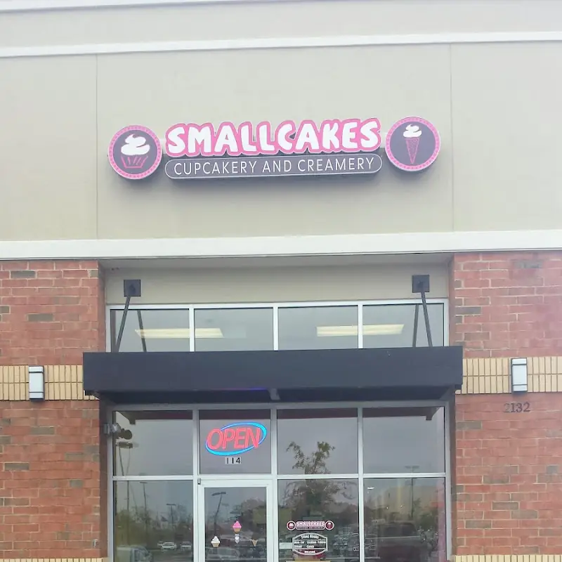 Smallcakes: Cupcakery & Creamery