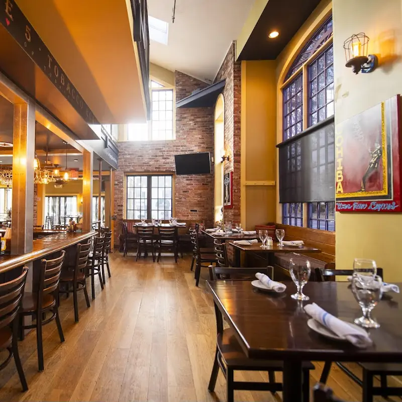 Roberto's Real American Tavern