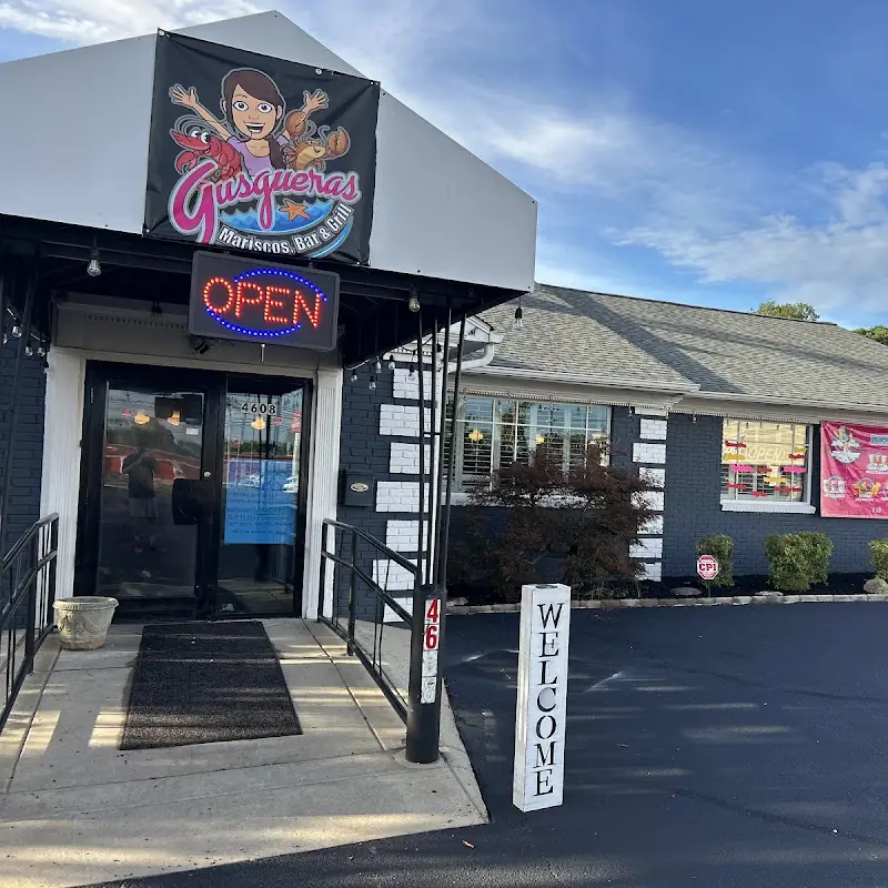 Gusgueras Mariscos Bar & Grill