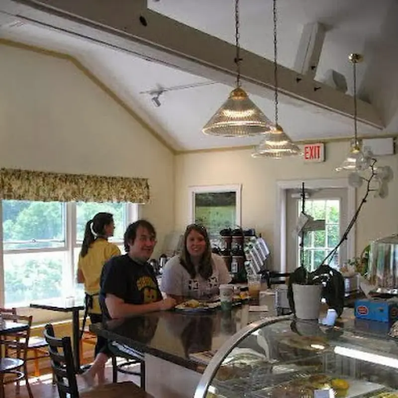 Avon Country Deli