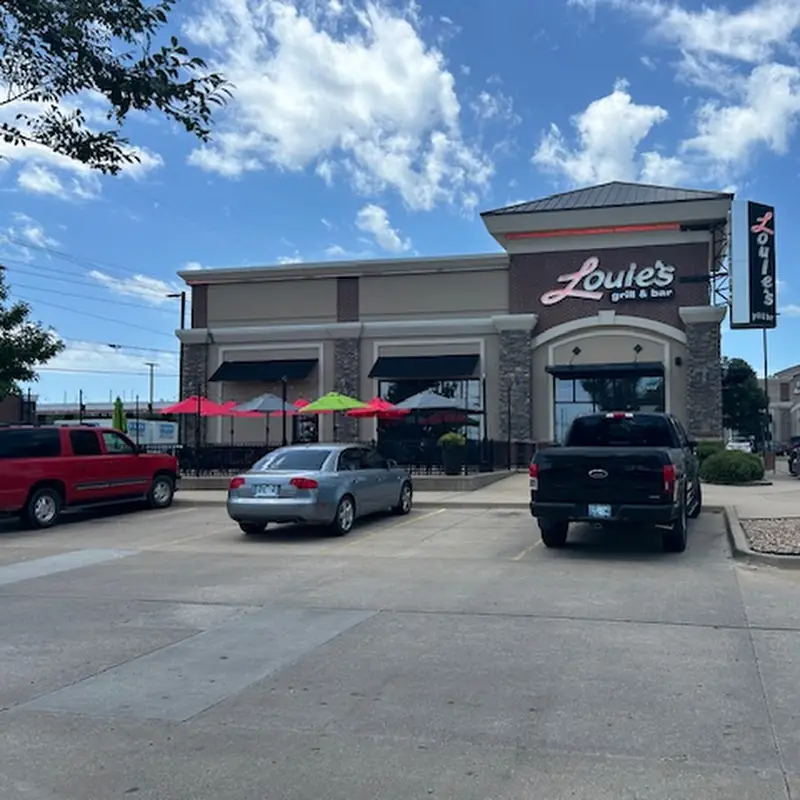 Louie's Grill & Bar
