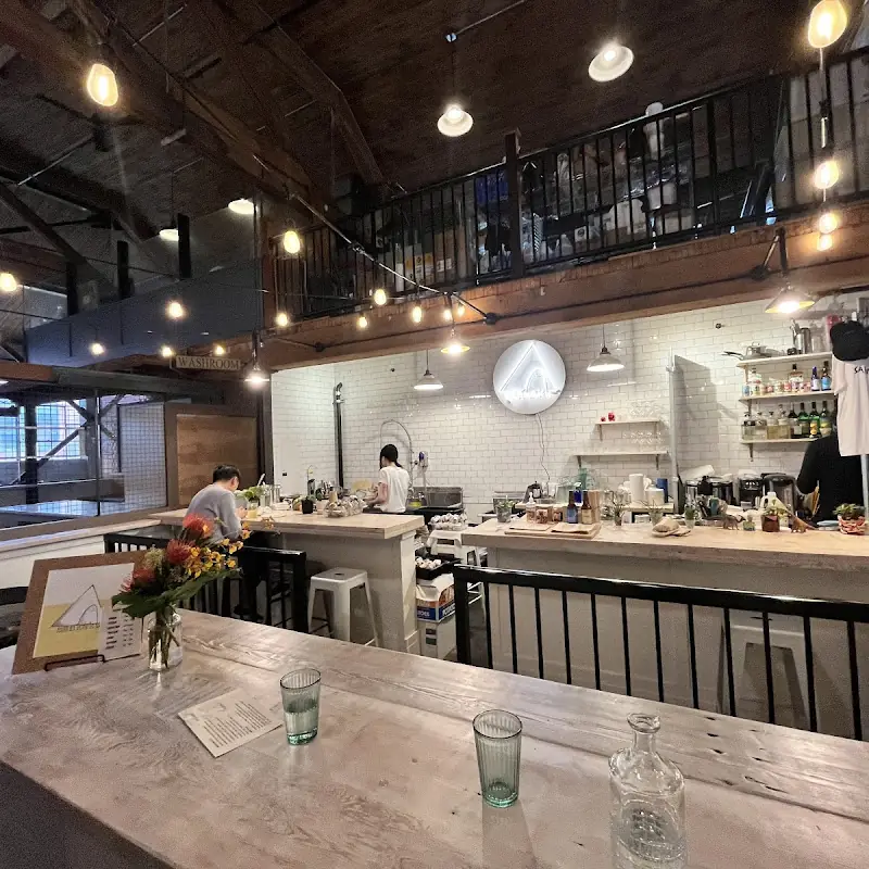 sankaku onigiri cafe & bar