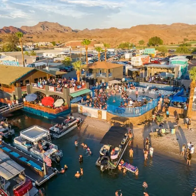 Roadrunner Resort & Floating Dock Bar