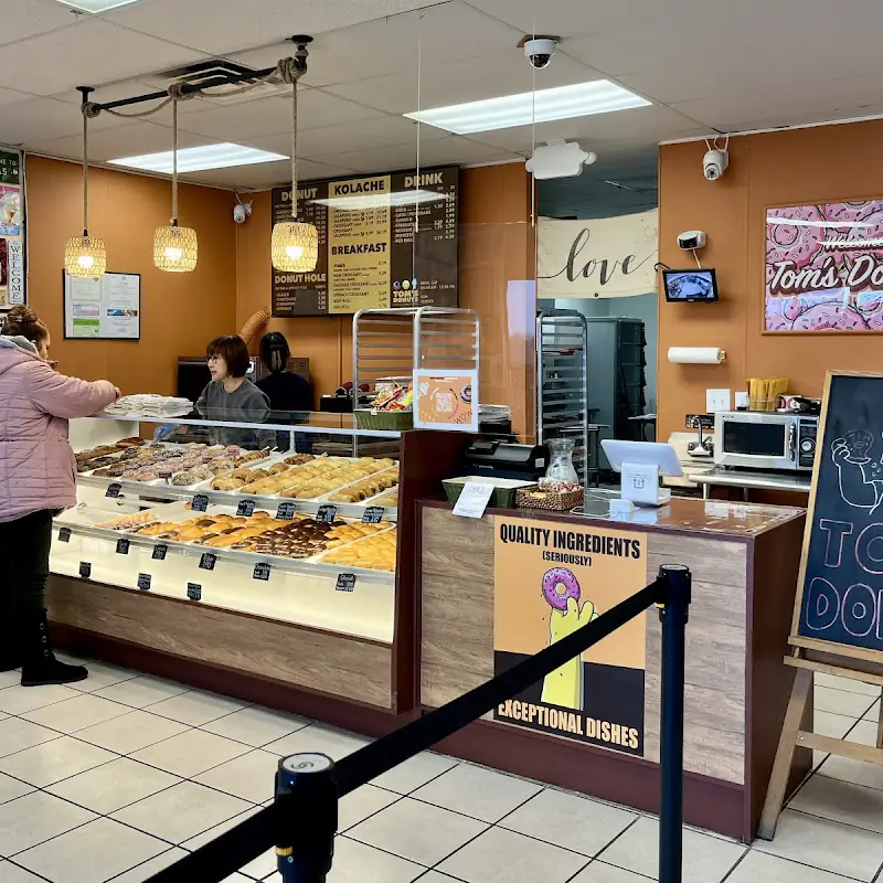 Tom’s Donuts