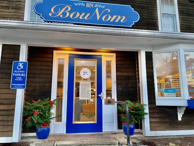 BouNom Café & Bakery