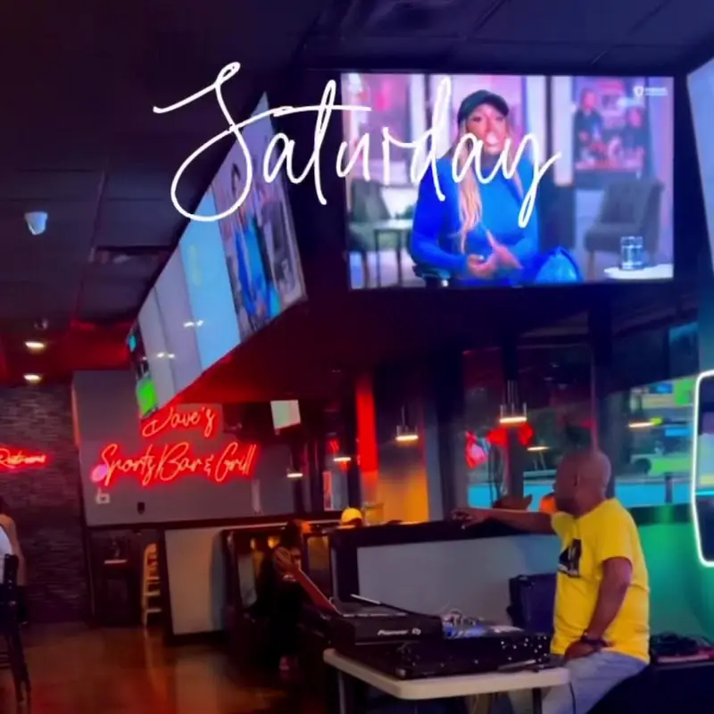 Dave's Sports Bar and Grill