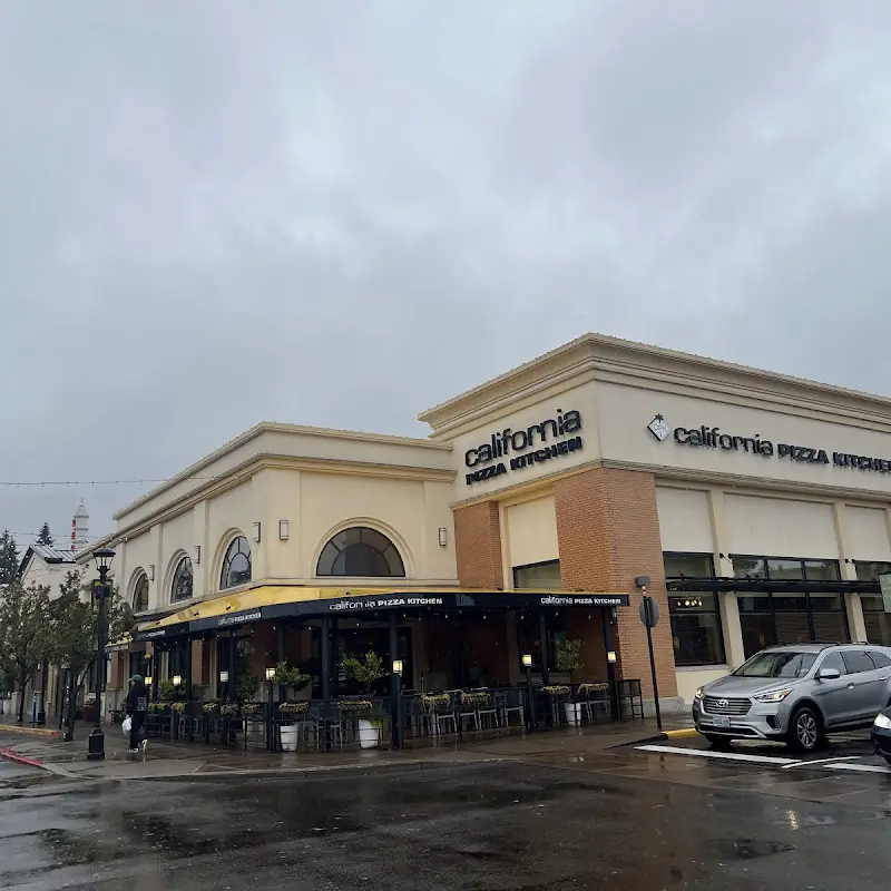 California Pizza Kitchen at Bridgeport