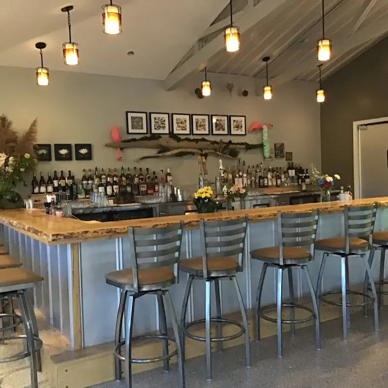 Dovetail Bar & Grill