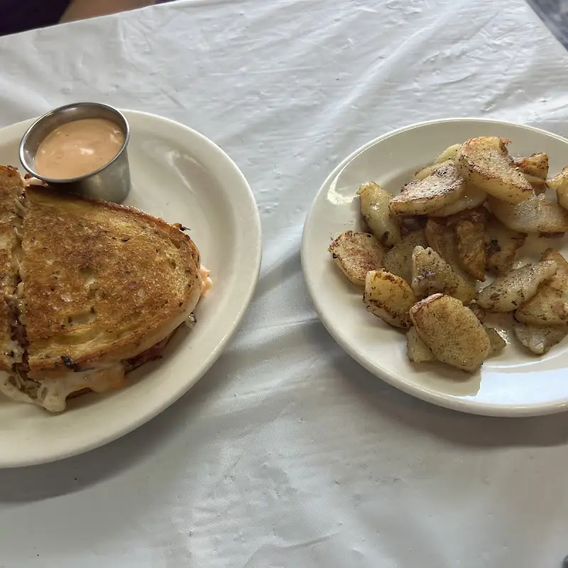 Aunt Di’s Cafe