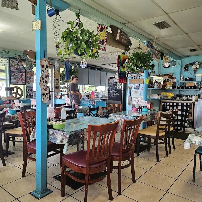 Pat's Riverfront Cafe