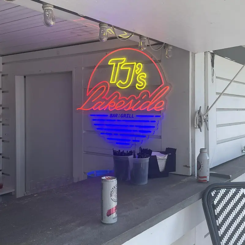 TJ's Lakeside Bar & Grill