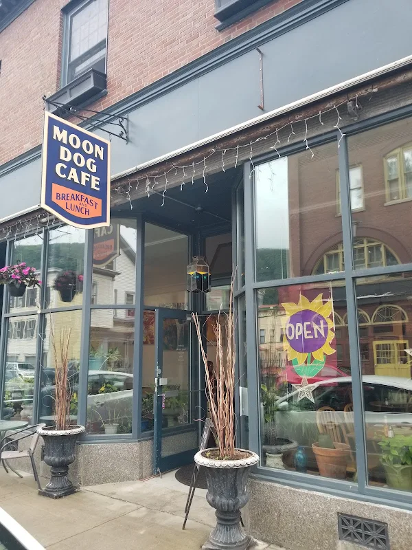 Moon Dog Cafe