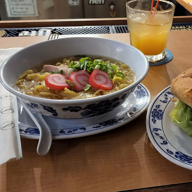 Ray's Deli & Lounge
