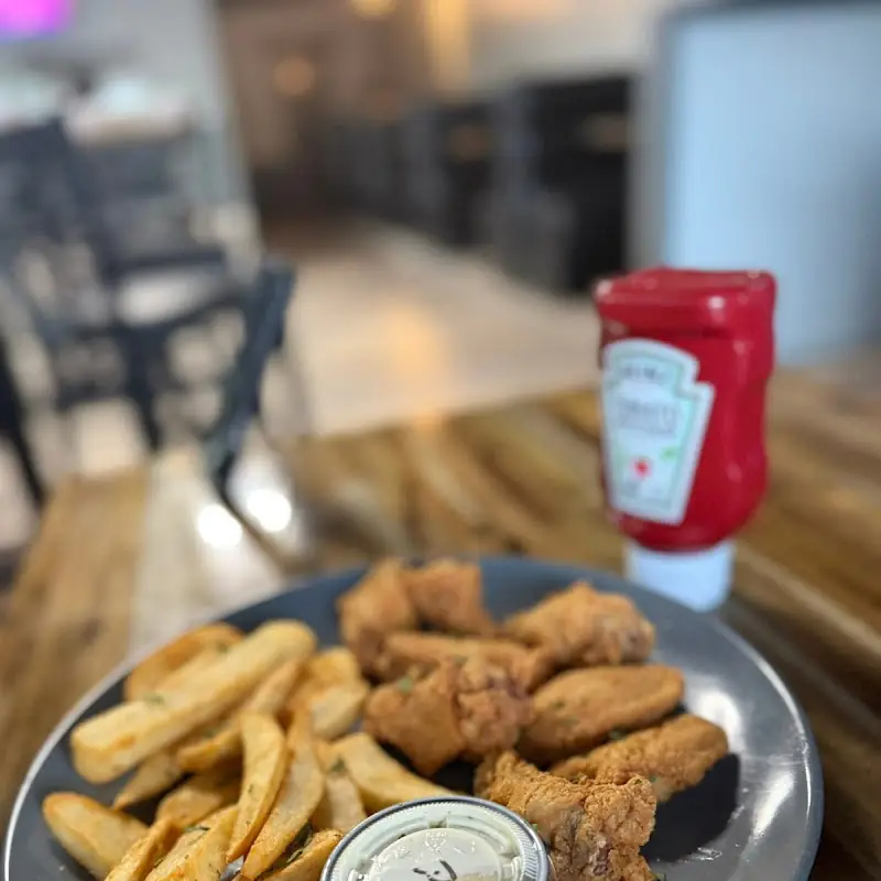 Kru 52 Restaurant & Lounge