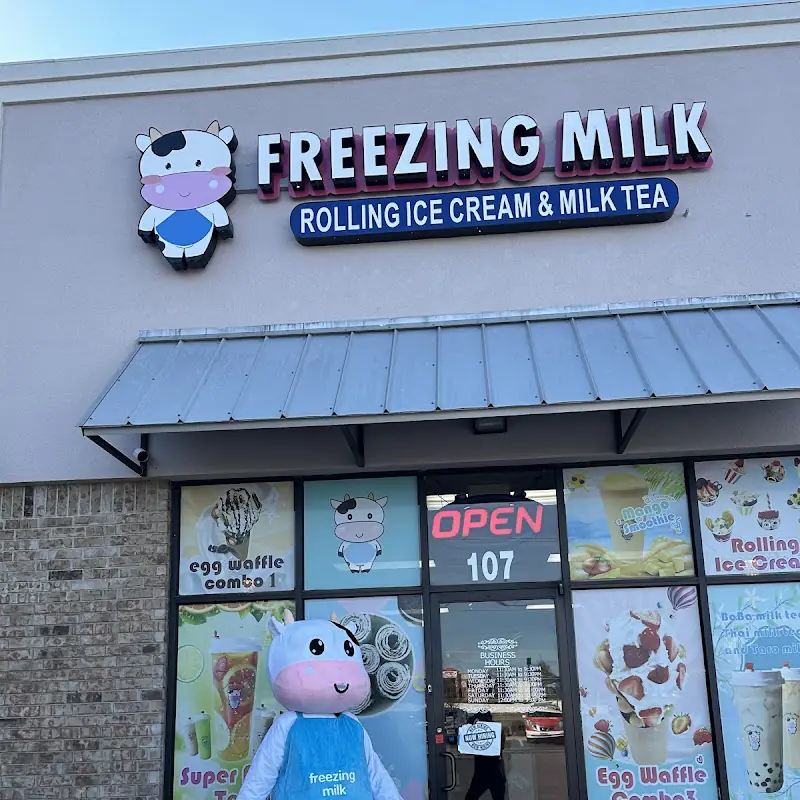 Freezing milk rolling ice cream