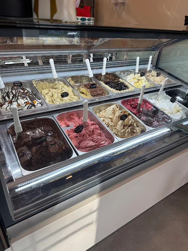 Neve Di Latte Gelateria Artigianale & Coffee Shop
