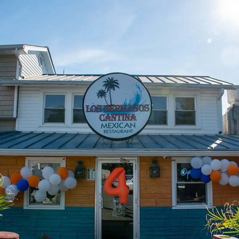 Los Hermanos Cantina