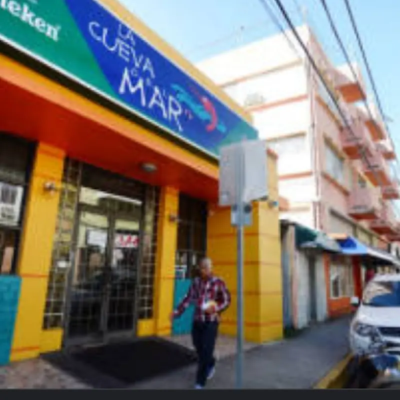 La Cueva del Mar | Calle Loíza