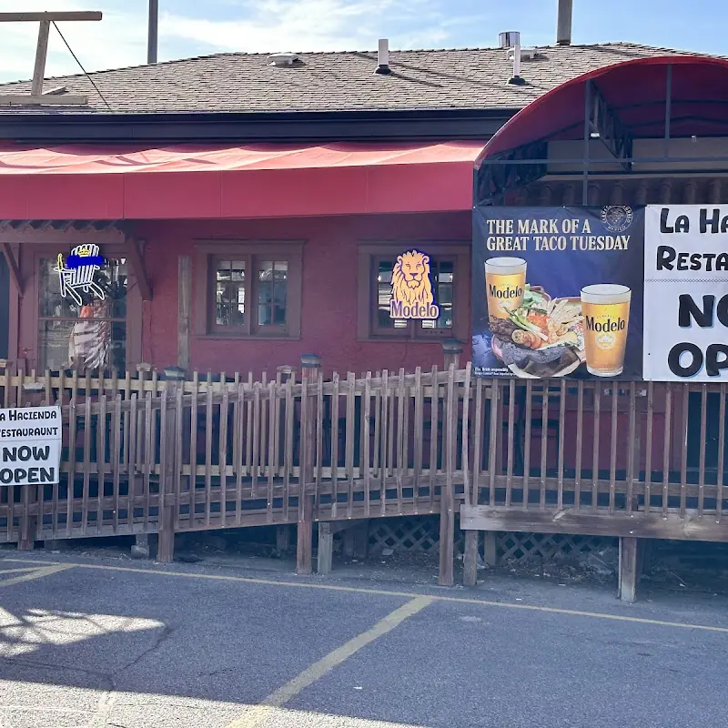 La Hacienda Mariscos & Taqueria