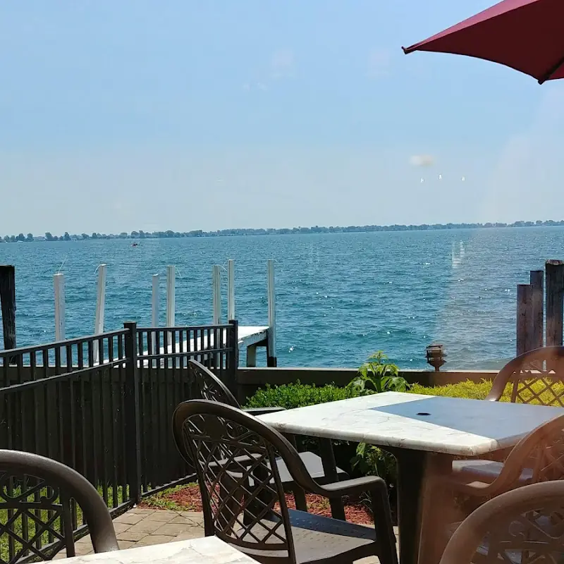Bobby Macs Bayside Tavern & Grill
