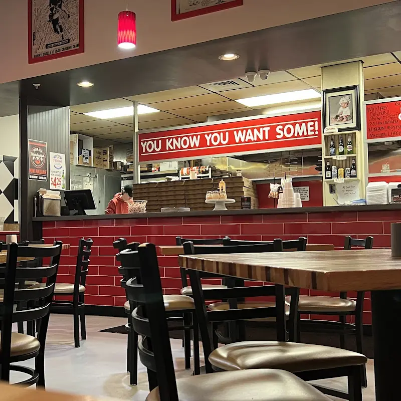 Knolla's Pizza | East