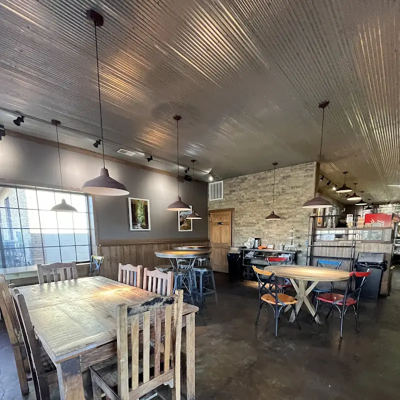 Donut House Bakery & Deli