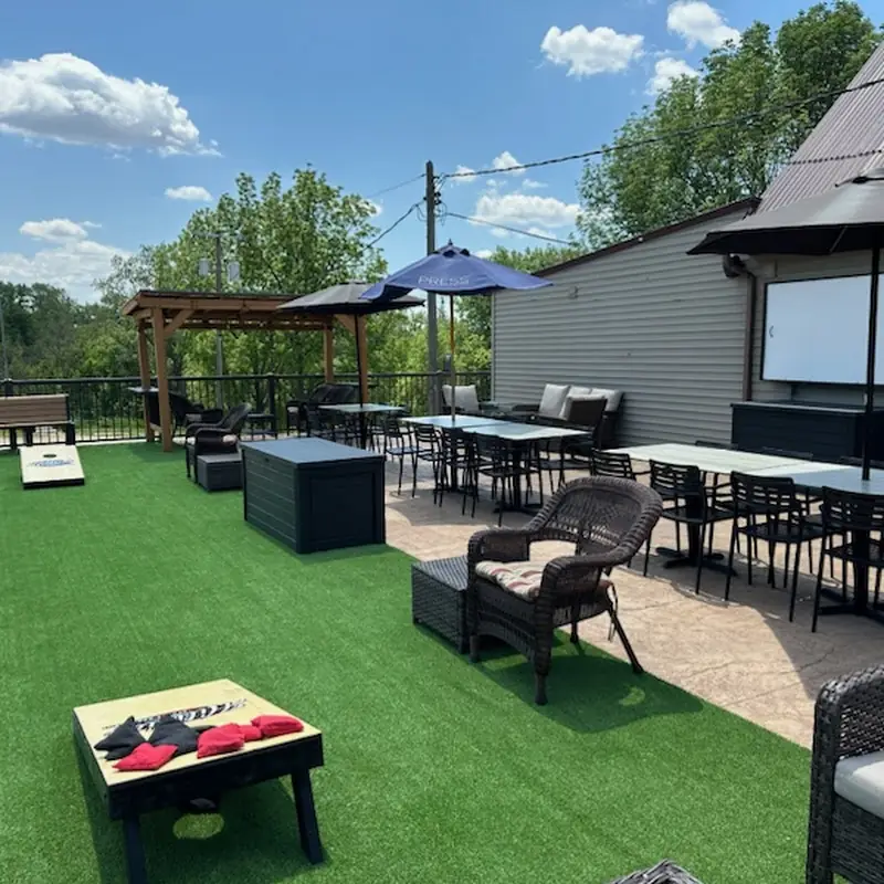 Hillside Sports Bar & Grill