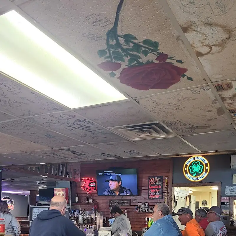 Chommy's Bar & Grill