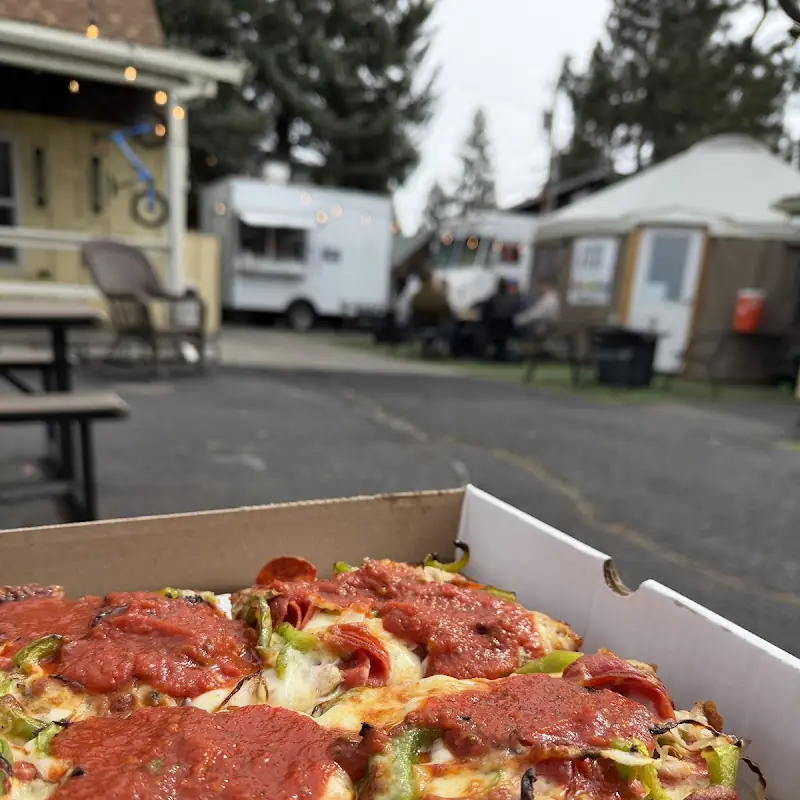 Abe Capanna’s Pizza (Sisters)