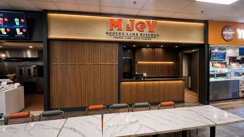 M JOY-MODERN LAMB KITCHEN (Irvine)