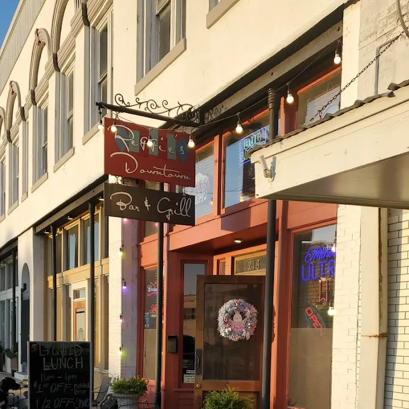 Reggie's Downtown Bar & Grill