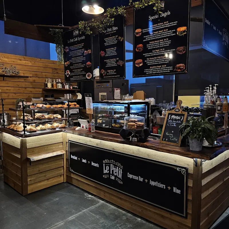 Le Petit Café Happy Valley