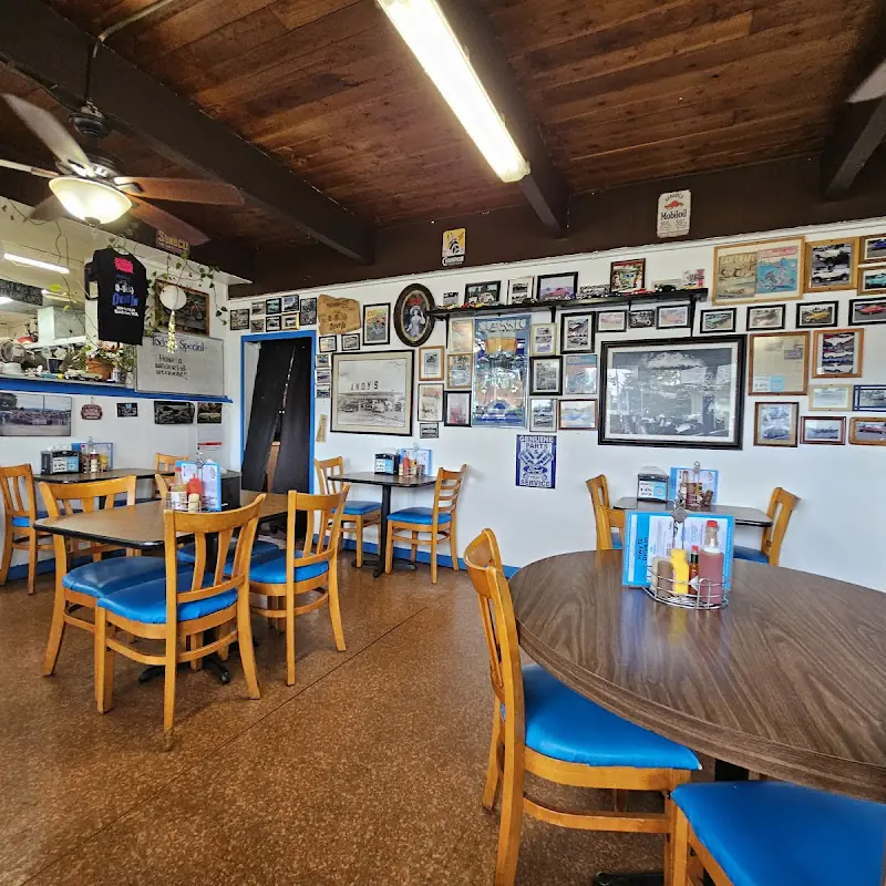Highway 12 Drive-Inn