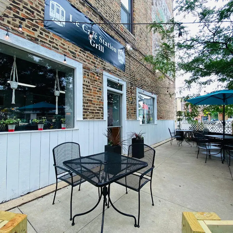 Le Cafe Station Grill