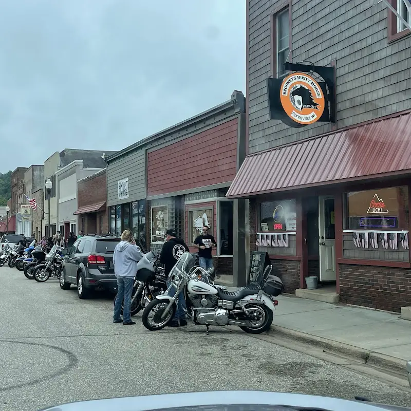Mooney’s Rusty Horse Bar & Grill