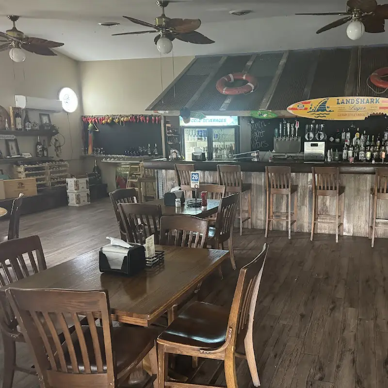Louie's Lakeside Bistro & BBQ