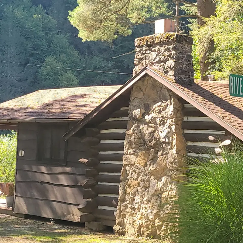 MacBeth's Cabins and Country Store