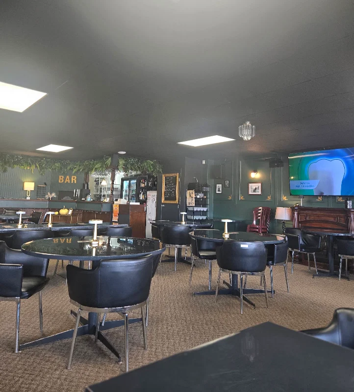 Emerald Lounge