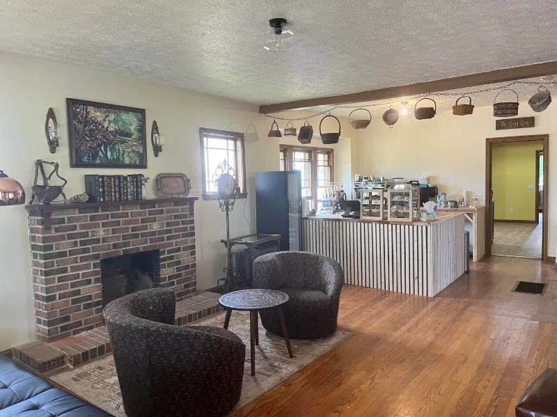 The Busy Bees Cafe