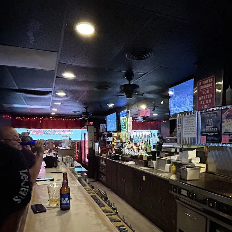 Johnny & Hon’s Bar & Grill
