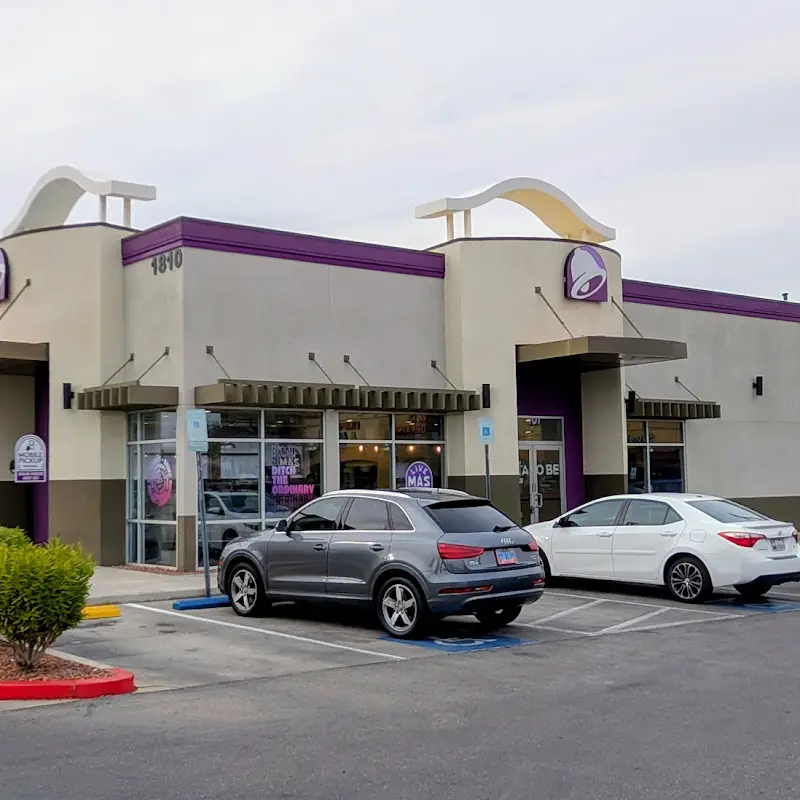 Taco Bell - Live Más Café