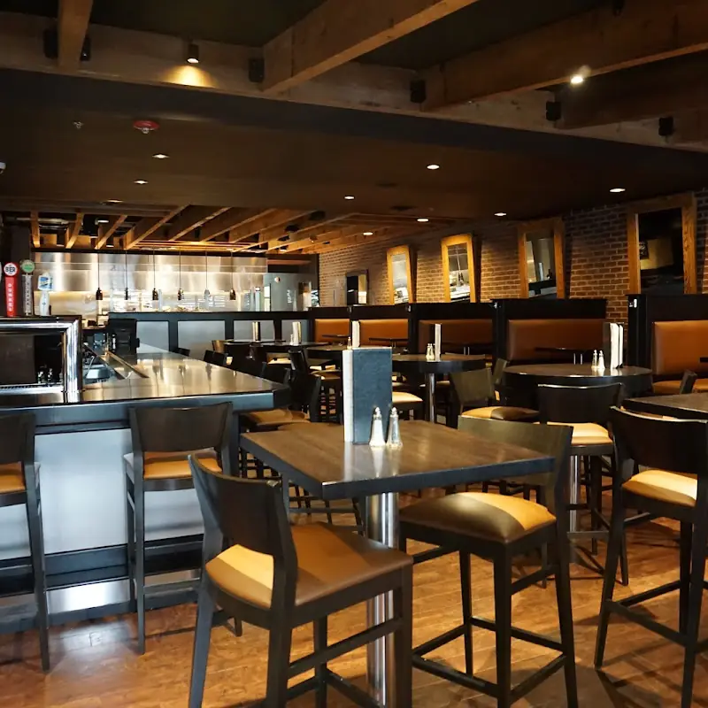 6 Mile Chop House & Tavern