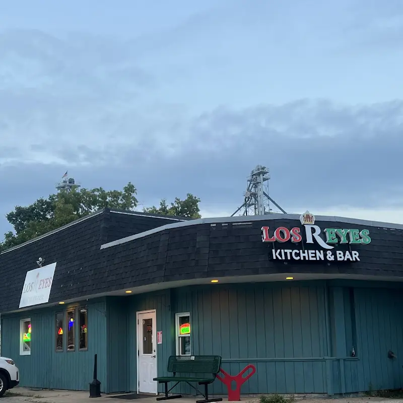 Los Reyes Kitchen and bar