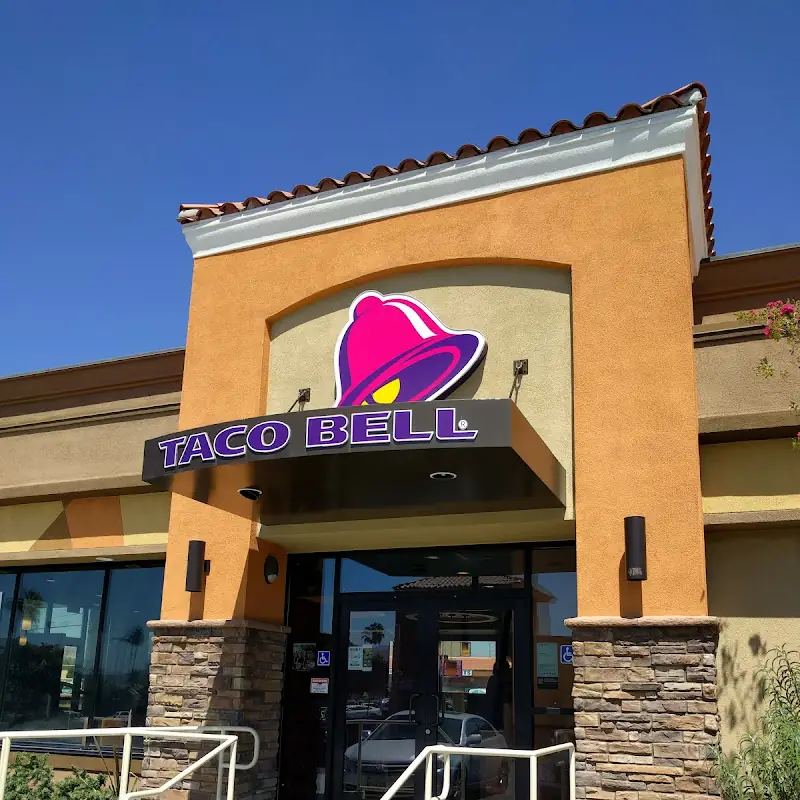 Taco Bell - Live Más Café