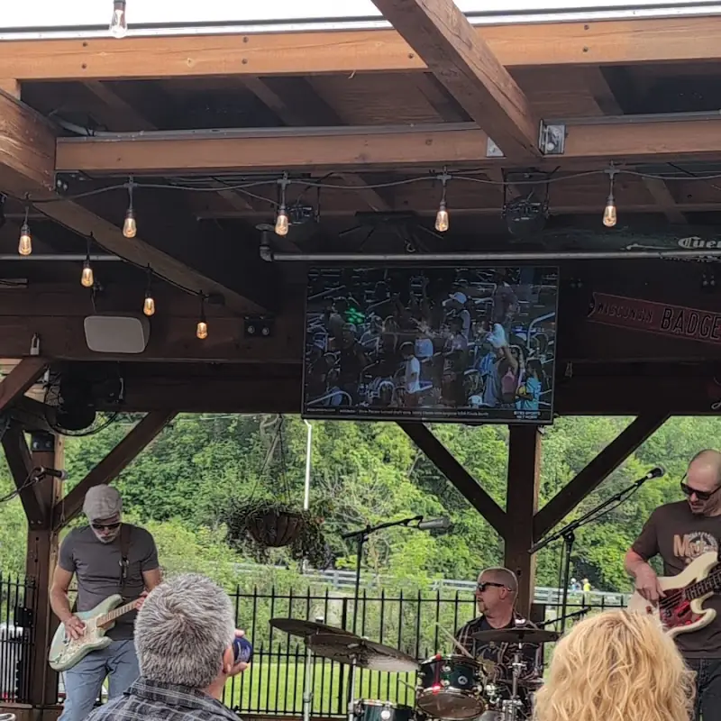 Riverside Bar & Grill