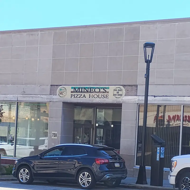 Mineo's Pizza House