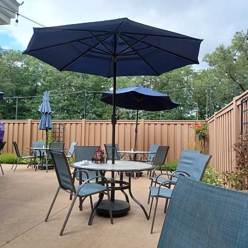 Lefty & Romos' Bar & Grill