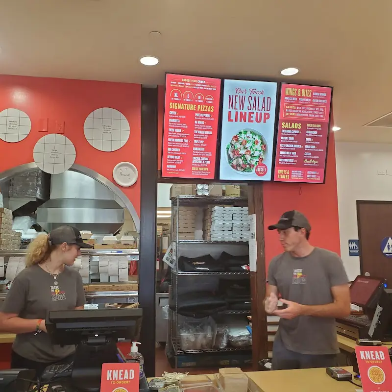 BBQ Chicken Detroit Crust - Regular