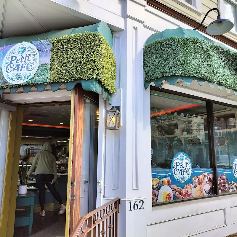 Le Petit Café e Restaurante