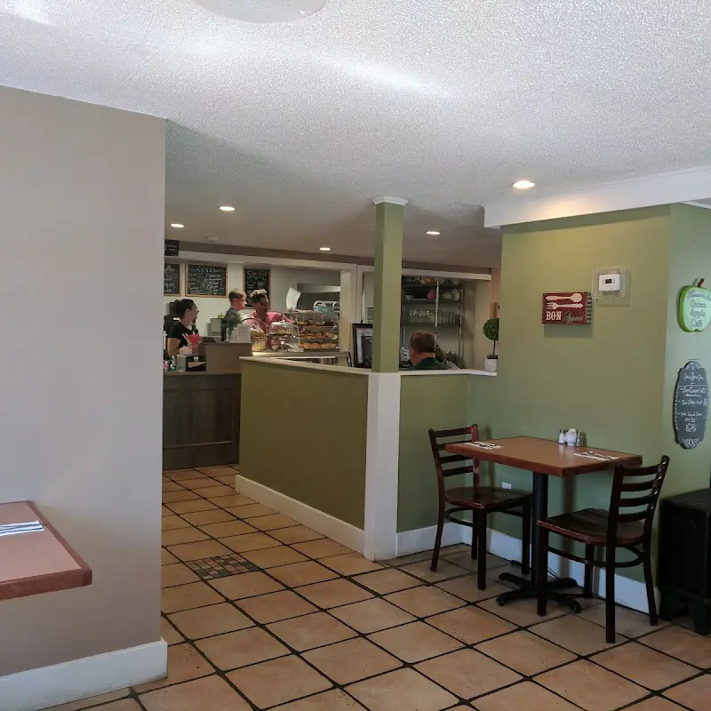 Green Apple Café